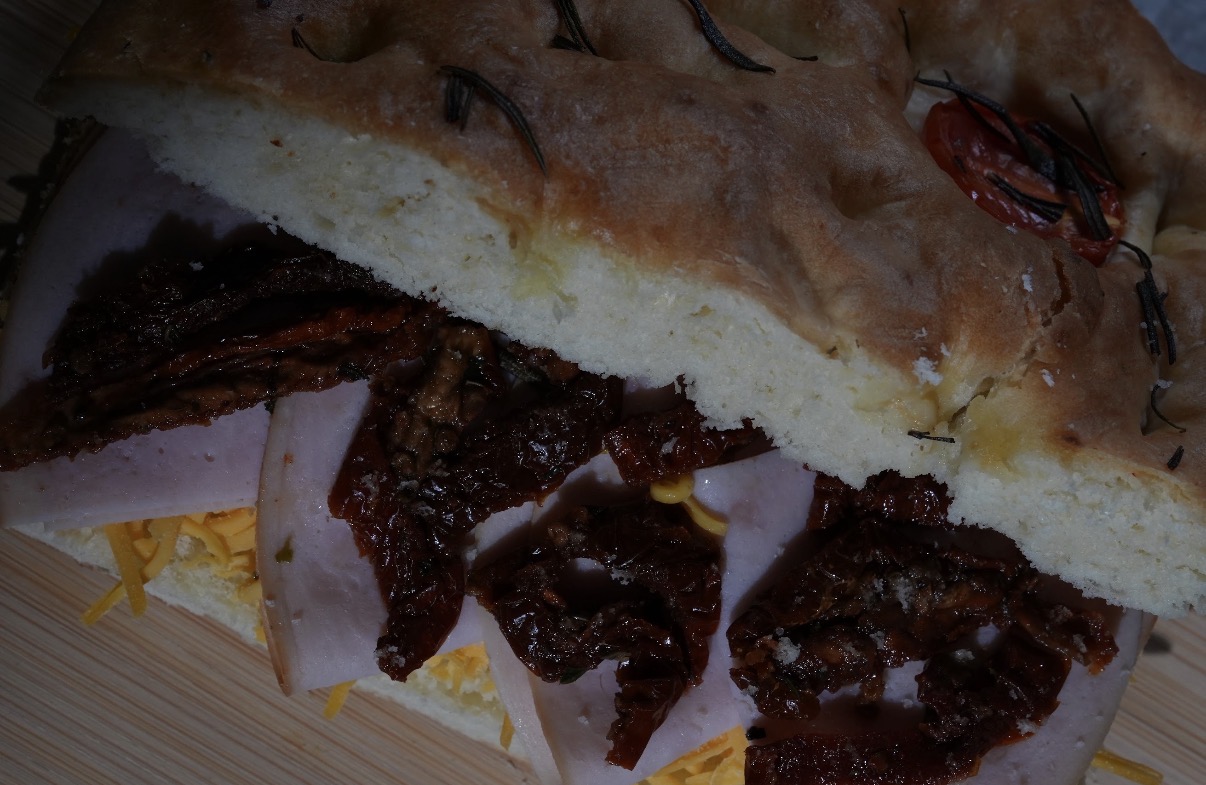 Hindi Füme & Cheddar Focaccia Sandviç